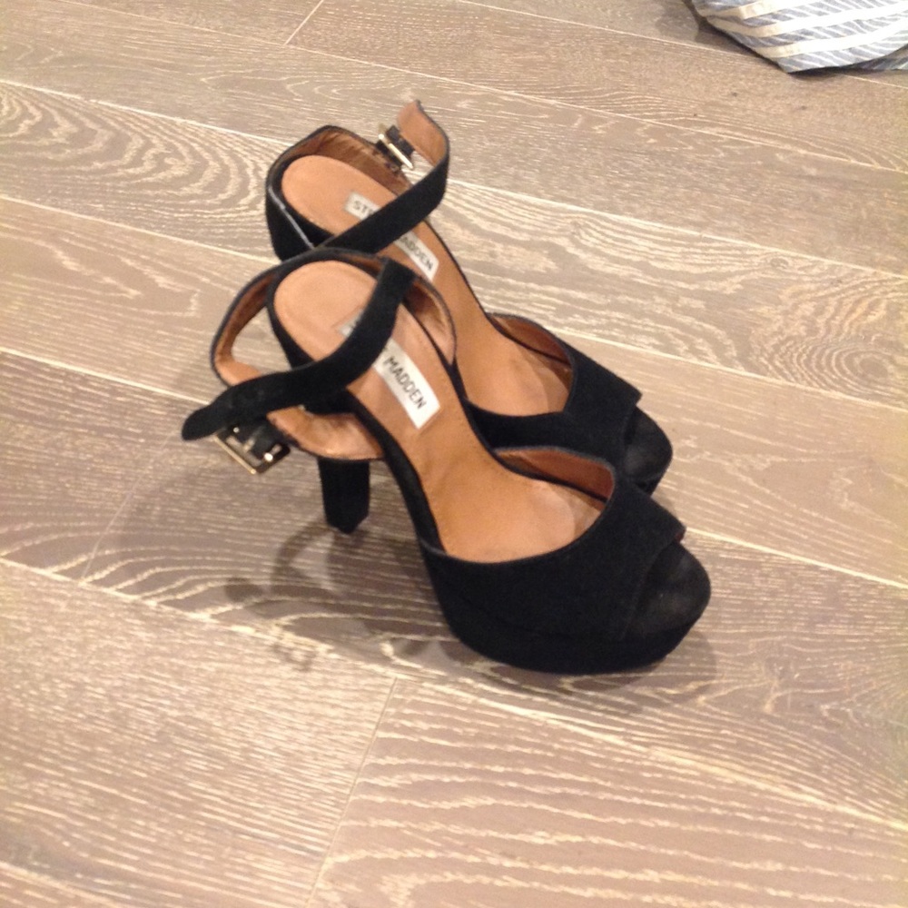 Very, very cute Steve Madden Strap Pumps